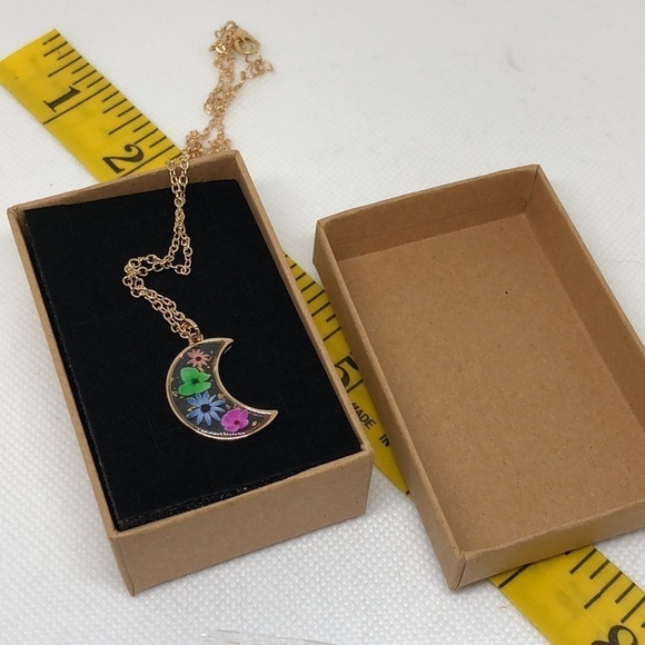 Moon Shaped Pressed Flower Necklace with Gift Box - Picture 10 of 10
